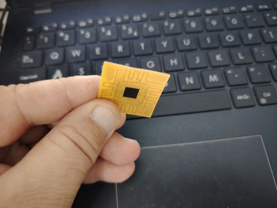 Circuit electronic de amplificare al semnalului GSM