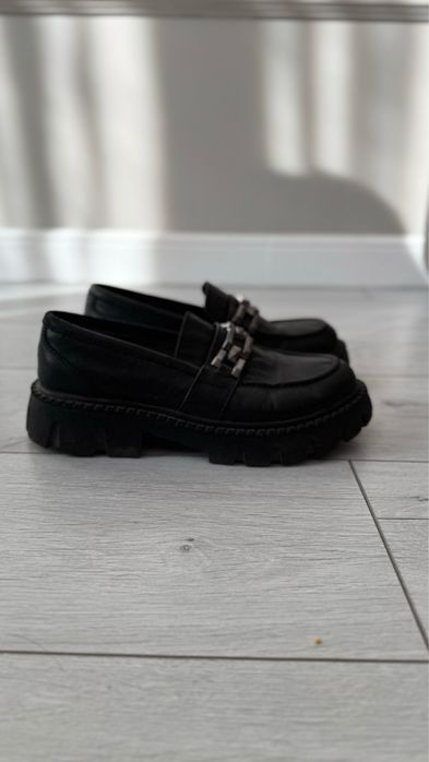 Продам кожаные детские лоферы Турция