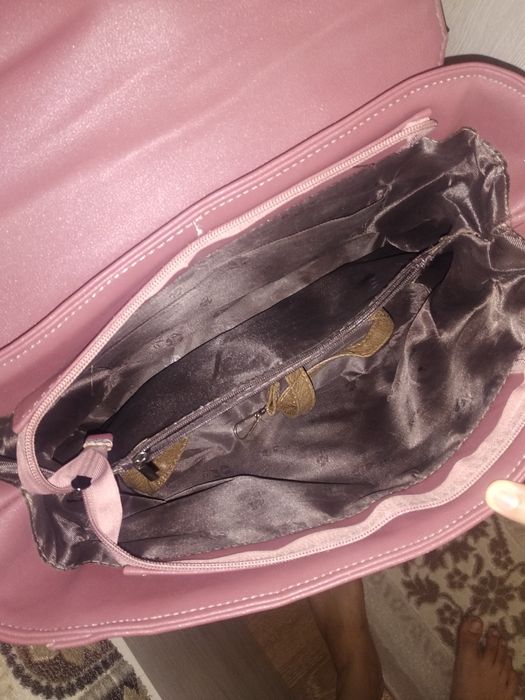 Qizil sumka. 50 ming som