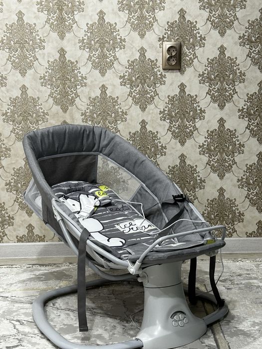 Продам шезлонг в отличном состояний мелодия ,режим качания,