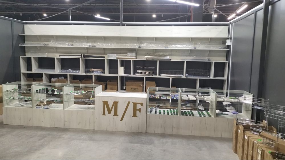 Витрина и стилаж для бизнеса