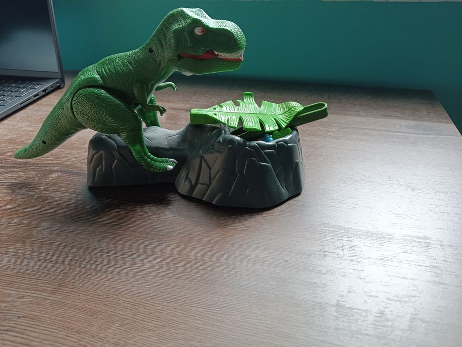 Детска настолна  забавна игра  Дино хапе