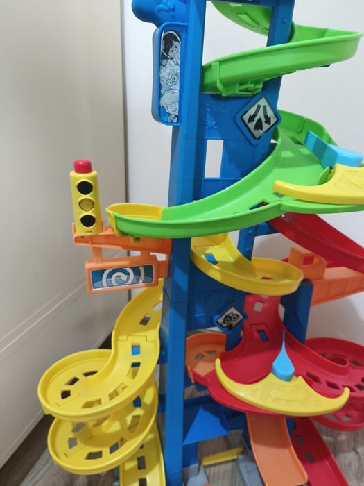 Състезателна писта Fisher price.