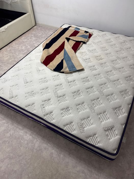 Кровать с матрацем