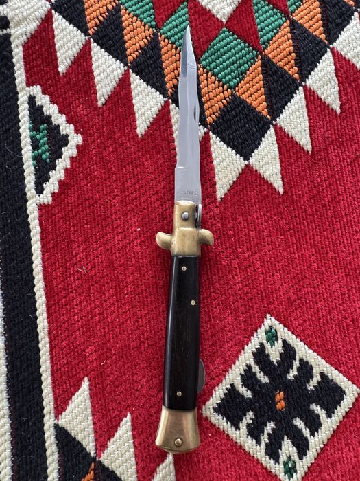 Cuțit stileto Italia anii 60-70 lamă model Kris