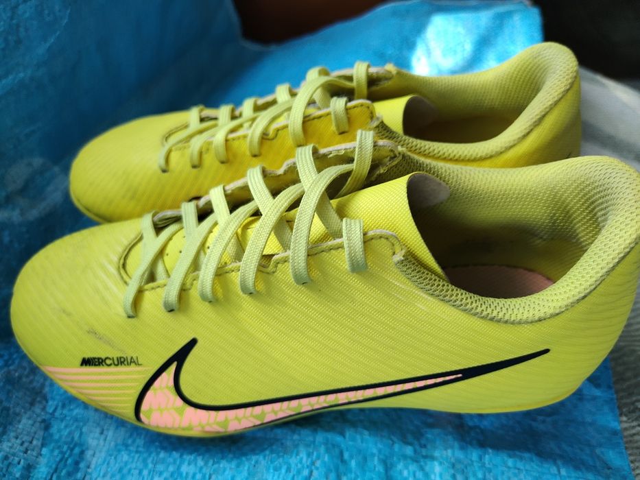 Vand ghete de fotbal originale, forma Nike !..l originale, de la firma