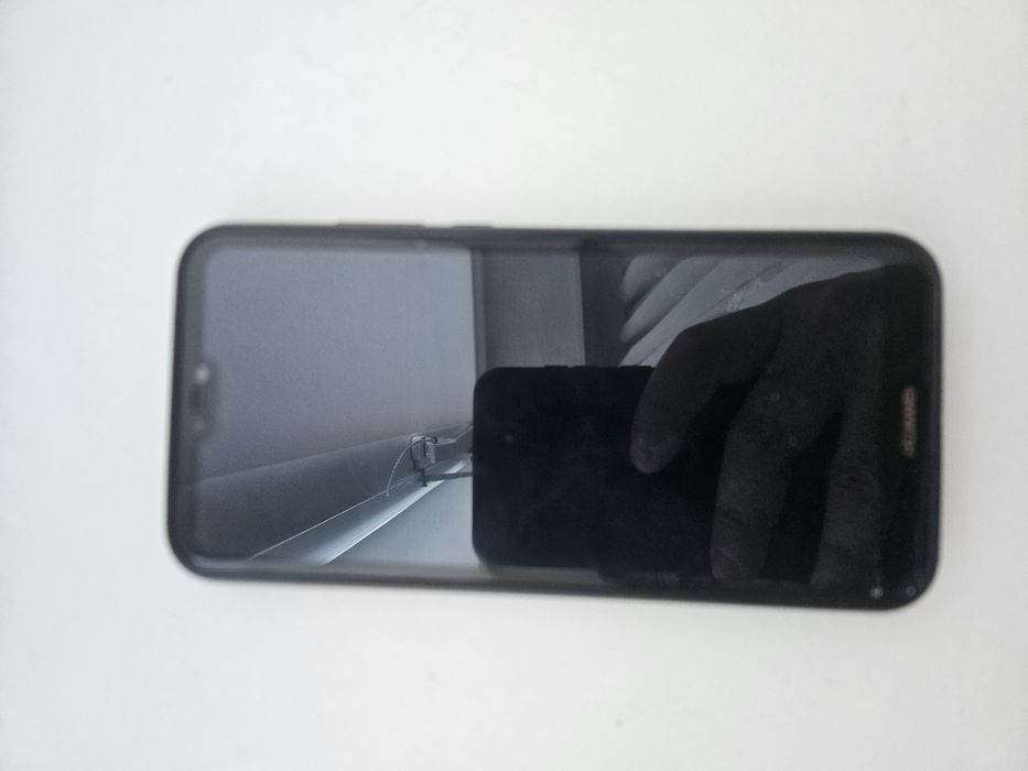 Продам Huawei p20 lite.