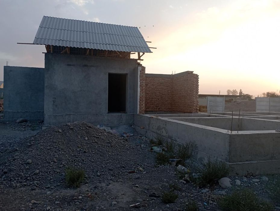 Киргили Шодликда Чек Сотилади 4 сотиг