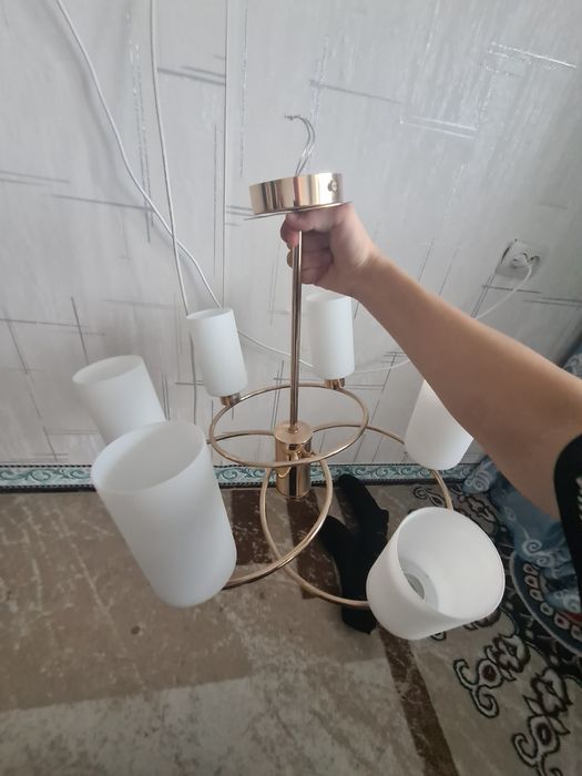 продам люстру 6 лампочный