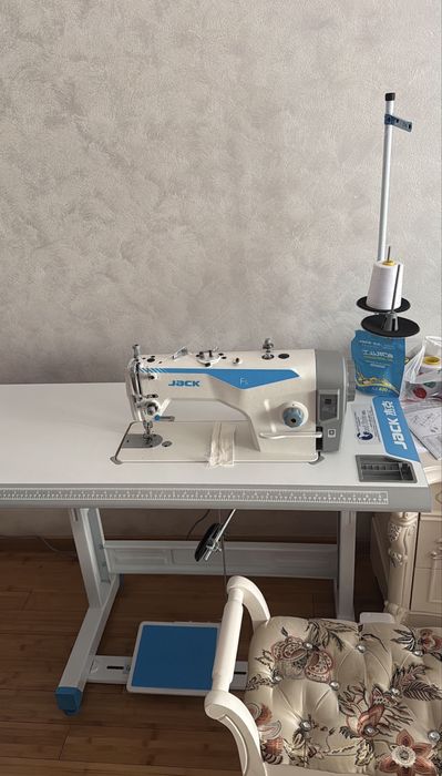 Masina de cusut liniar Jack F5
