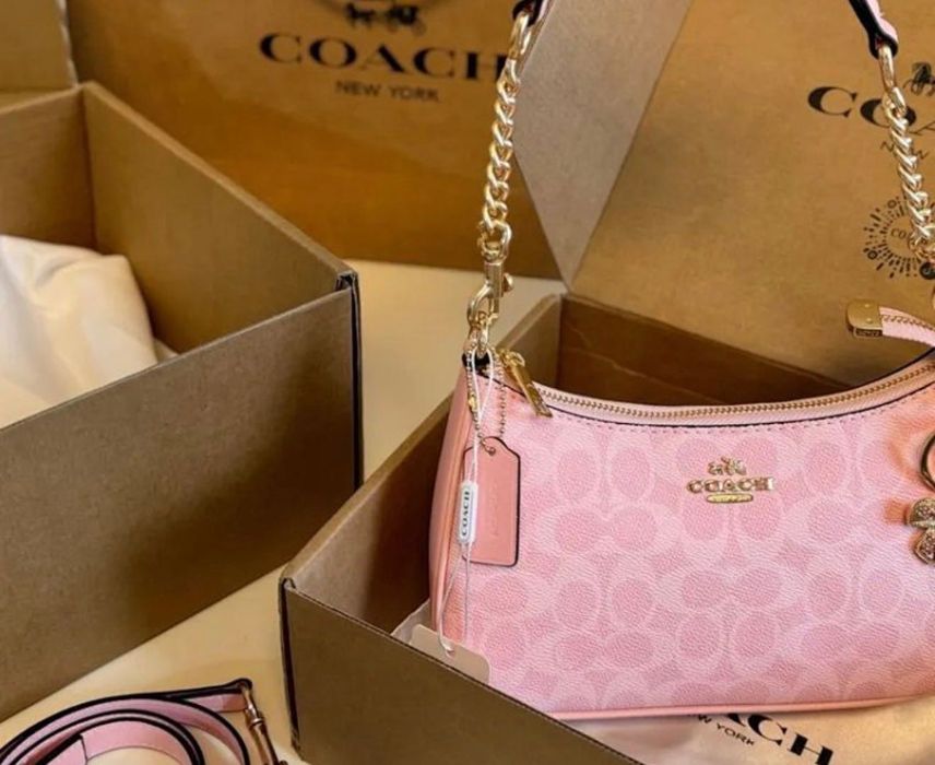 Дамски чанти Coach