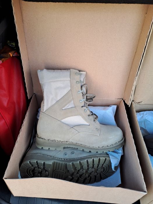 Bocanci militari,3 perechi maro de iarna si doua perechi bej de vara!