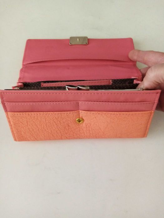 Нови дамски портмонета и нов кожен ключодържател.