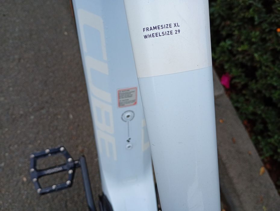 Bicicleta electrica Cube 750