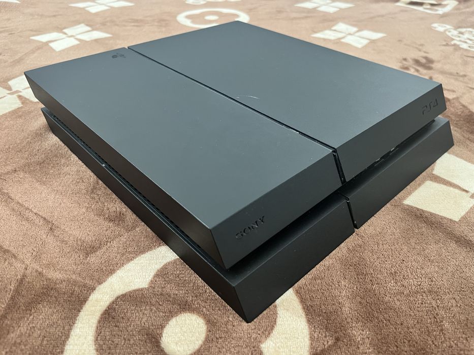 Продам PlayStation 4 Fat