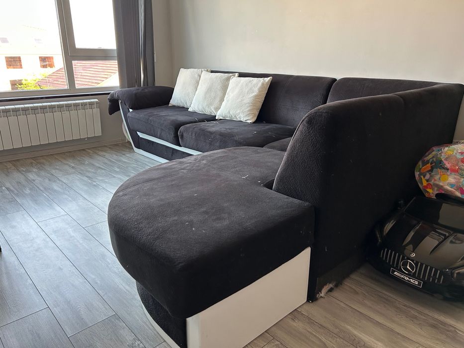 Диван в черно и бяло