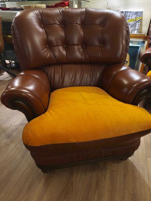 Комплект кожен диван + 2 фотьойла – класически стил, здраво качество