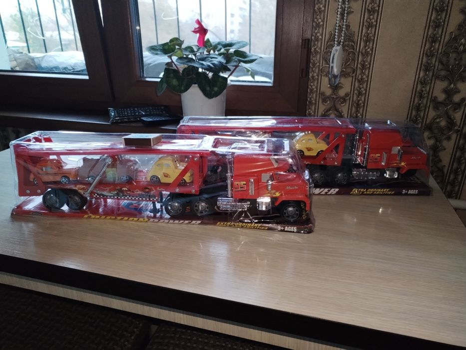 Питкин, Акула, Машинки трейлер маквин с инерционым движением. Новые