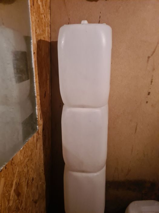 Vand 4 bidoane plastic de 22 kg la 15 lei bucata Timișoara