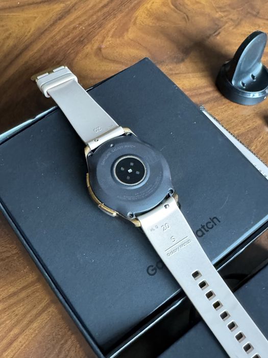 смарт-часы Samsung Galaxy Watch 42mm