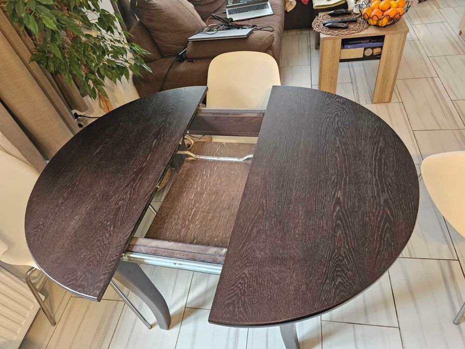 Разтегателна дървена трапезна маса