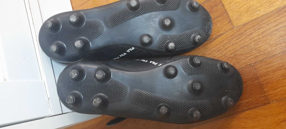 Футболни Бутонки FILA