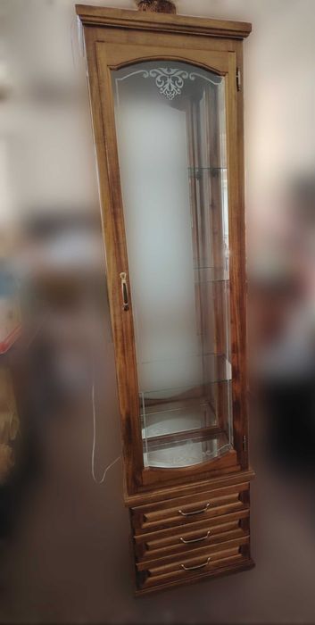 Витрина единична от дърво