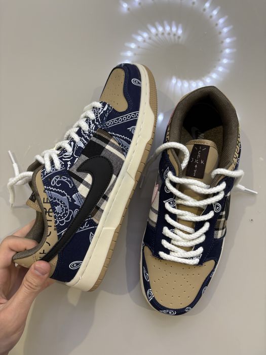 Dunk low travis scott