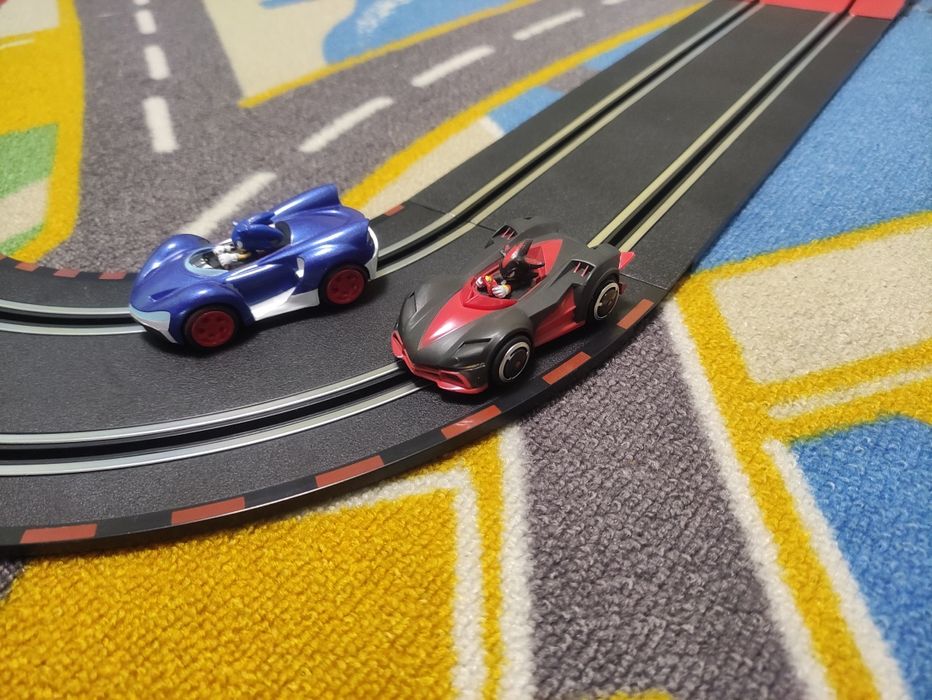 Писта Carrera Sonic 4.3 метра с две колички 4.3 метра