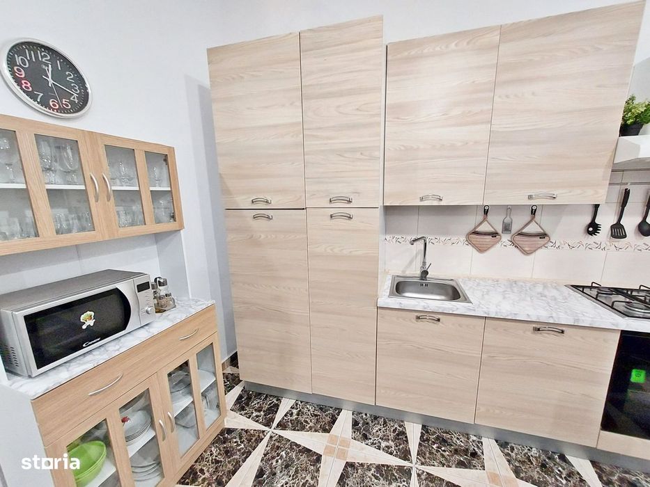 Apartament 3 camere, boxa, pod, parcare, Centru,  zona B-dul Eroilor