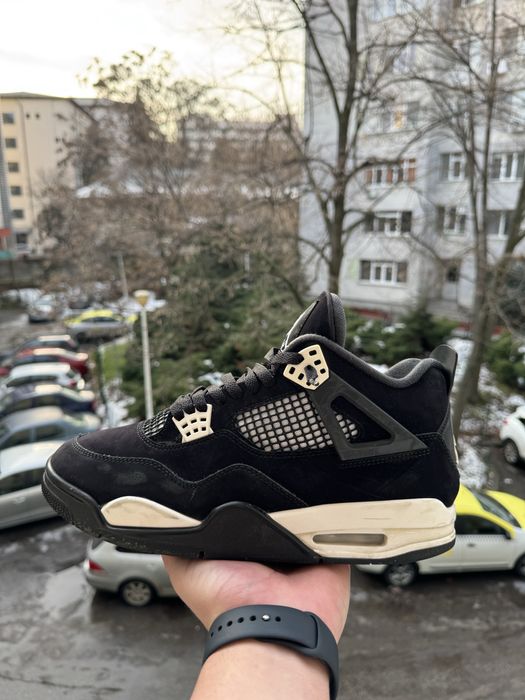 Air Jordan 4 Retro White Thunder