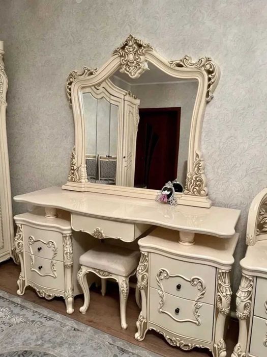 Продам спальный гарнитур