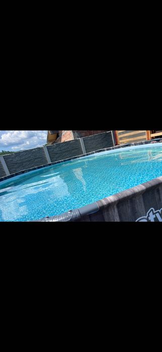Vând piscină aproape noua