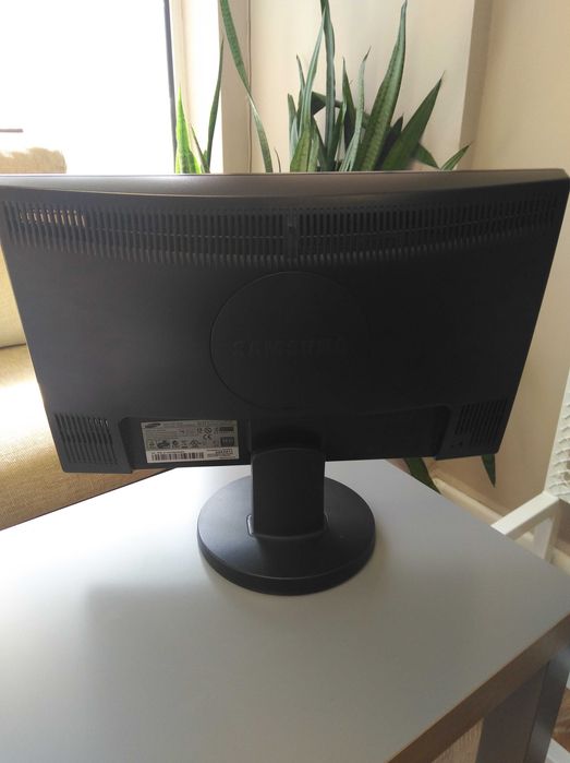 Монитор Samsung 943SN