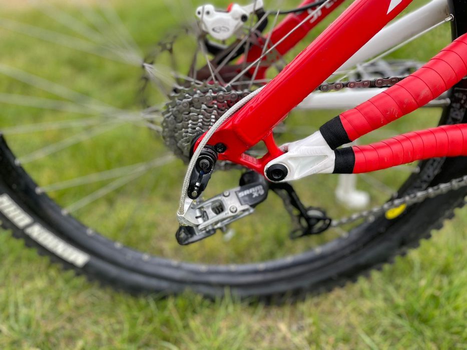 Vând bicicletă specialized demo 8