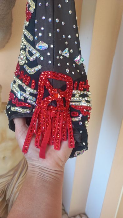 Продавам трико за художествена гимнастика