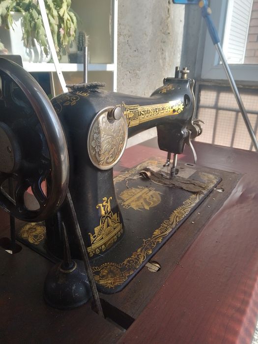 Крачна шевна машина Singer