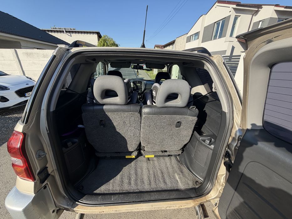 Vand Toyota Rav4 in 2 usi