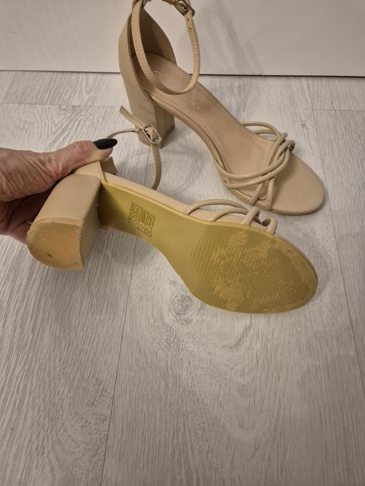 Sandale cu toc,mărimea 37