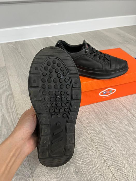 Продам детскую обувь