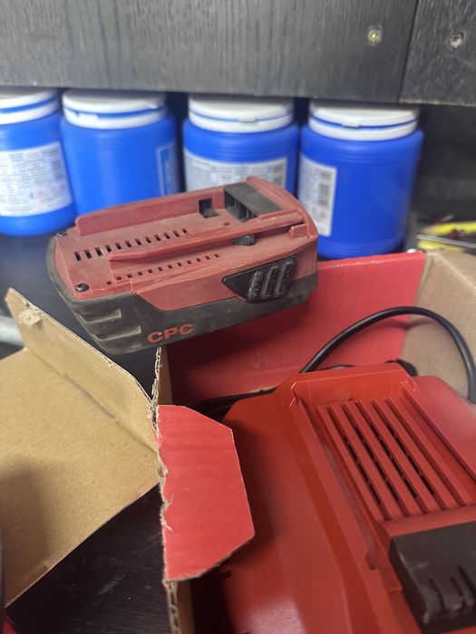 Incarcator si baterii hilti