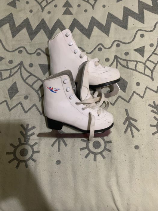 Коньки на девочку