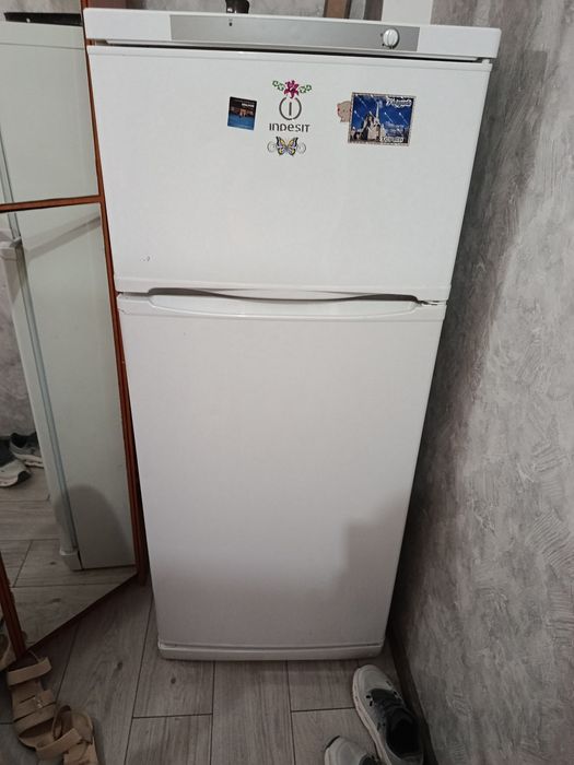 Продам холодильник idesit