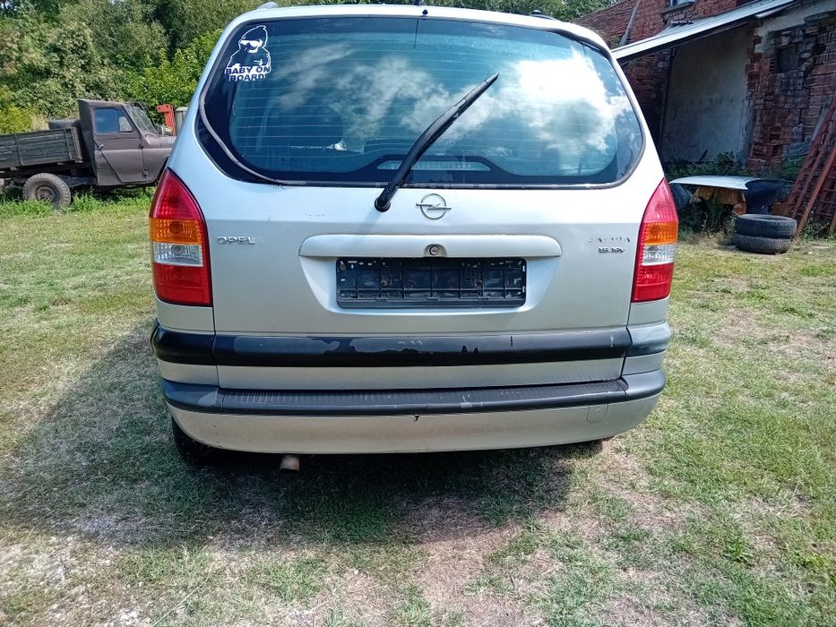 Продавам на части Зафира 1.8 16в 114кс.или Цялата Метанова уредба