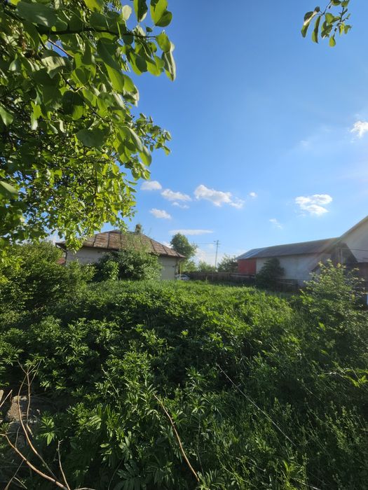 Vând casa si teren 1000mp