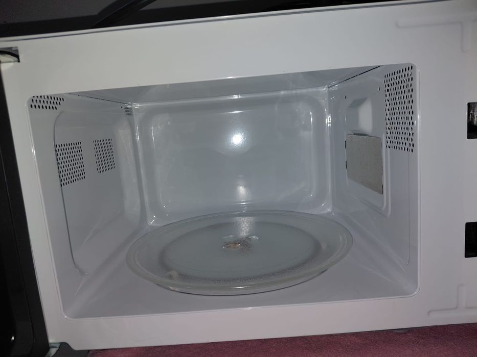 Продам микроволновую печь    Binatone