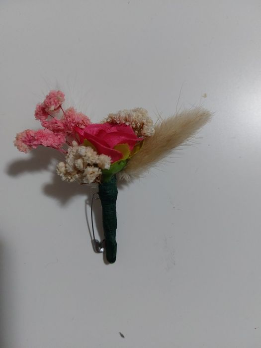 Сватбени бутониери и гривни за ръка