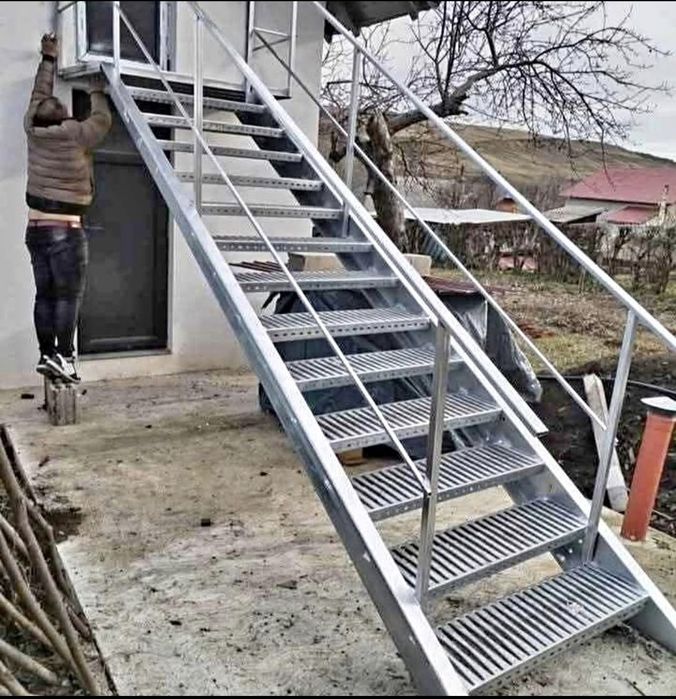 Scari zincate trepte gretare galvanizate
