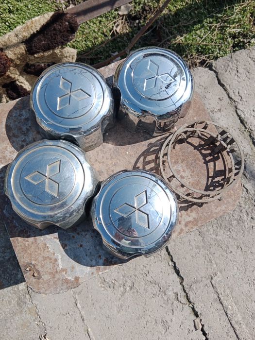 Колпаки на диски Mitsubishi