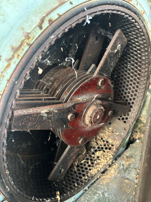 Продавам стара чукова мелница